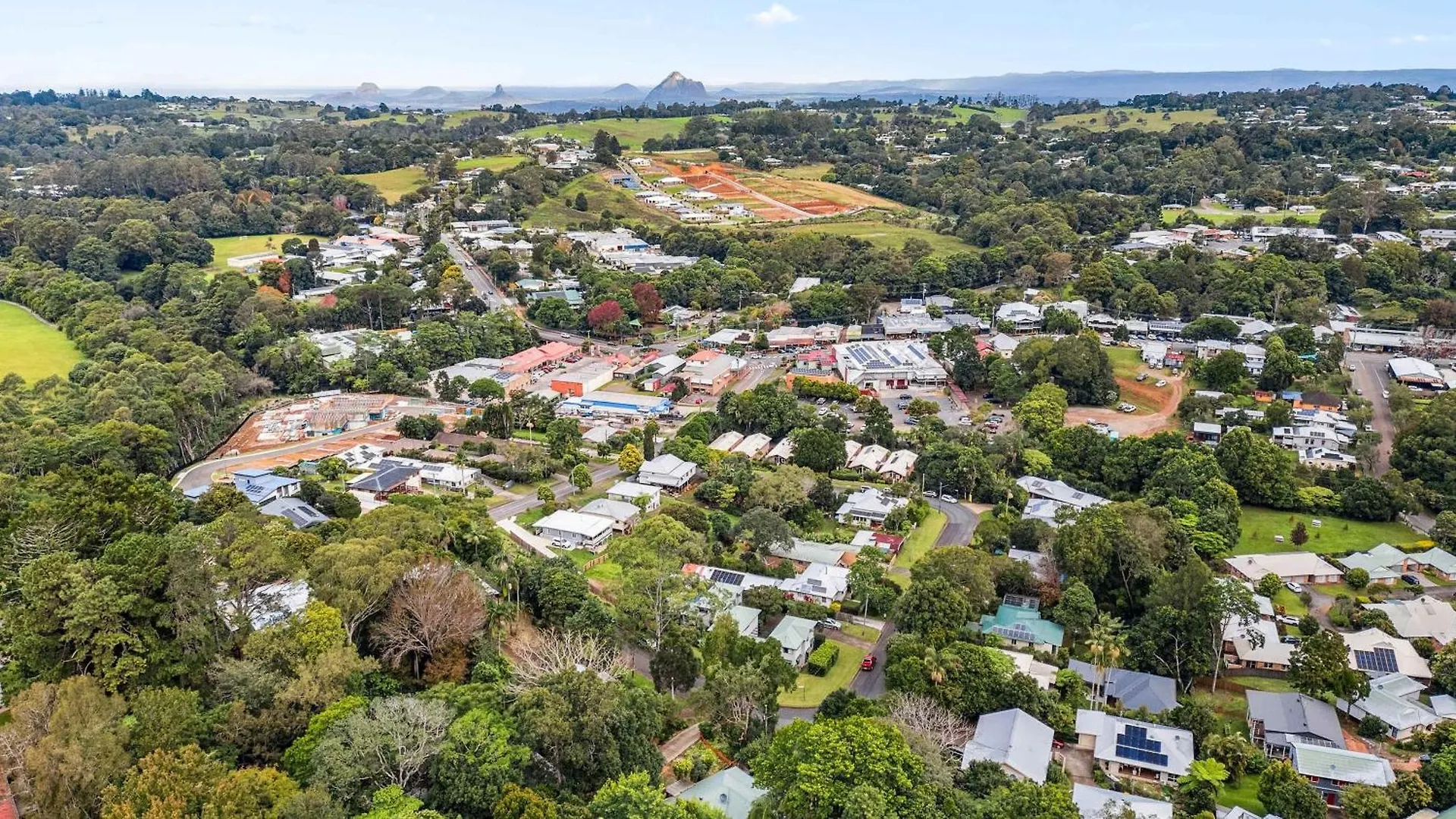 Wattle Cottage - A Stylish Hinterland Escape Maleny